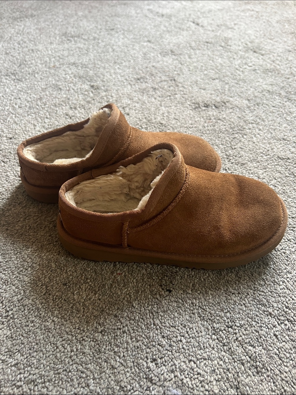 UGG Classic Slipper Chestnut Suede Shearling Kids Size 3